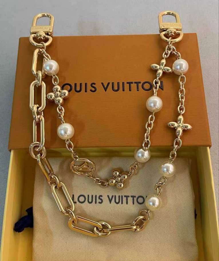 L\V Accessories 251008