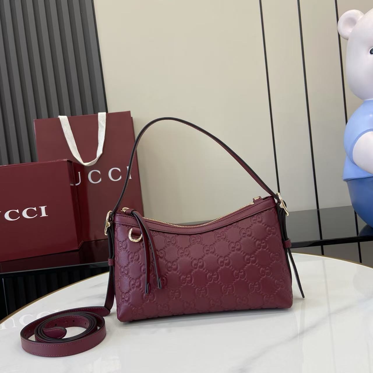 GUCCl womens handbag new 251009