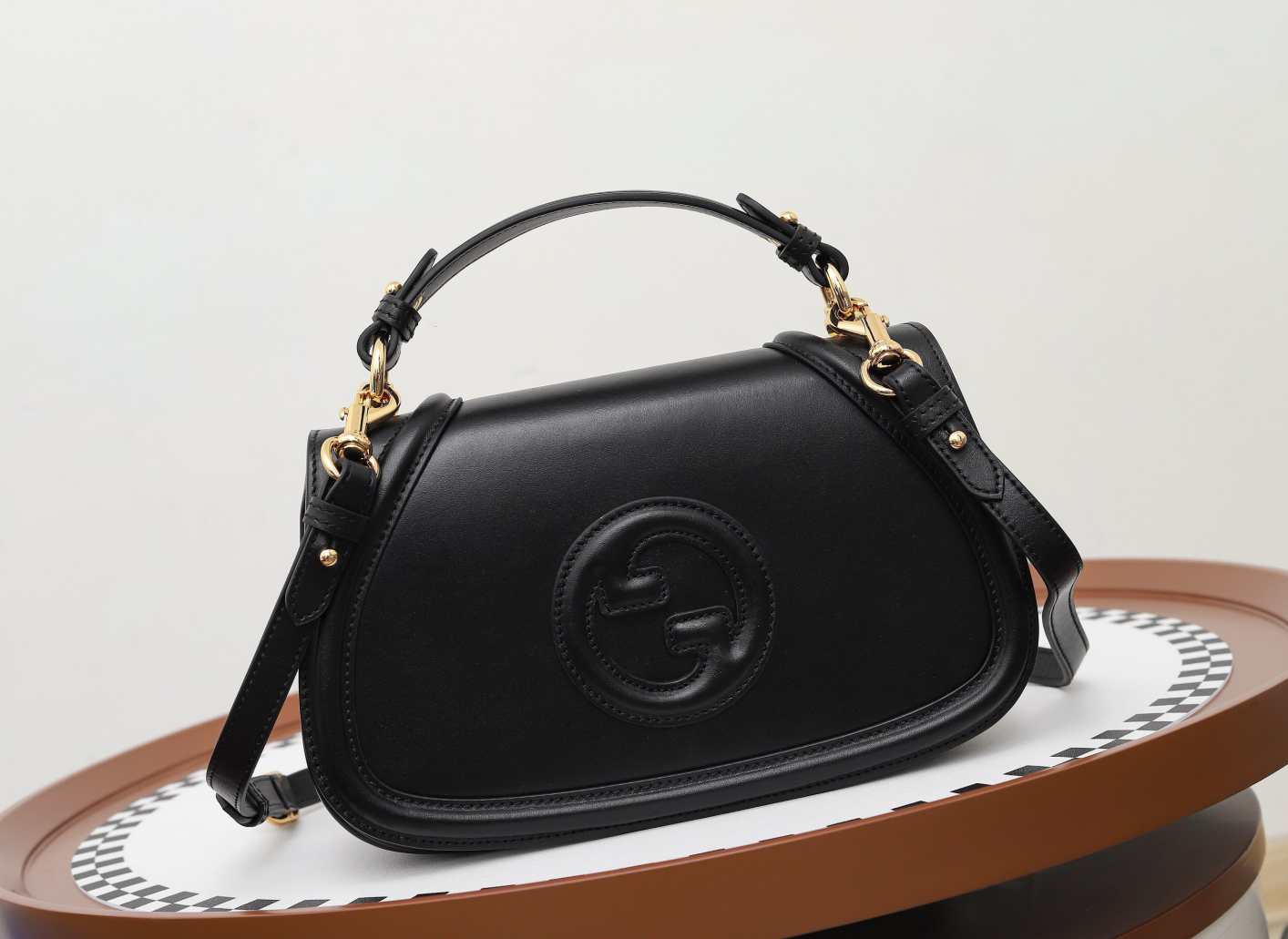 GUCCl womens handbag new 251009