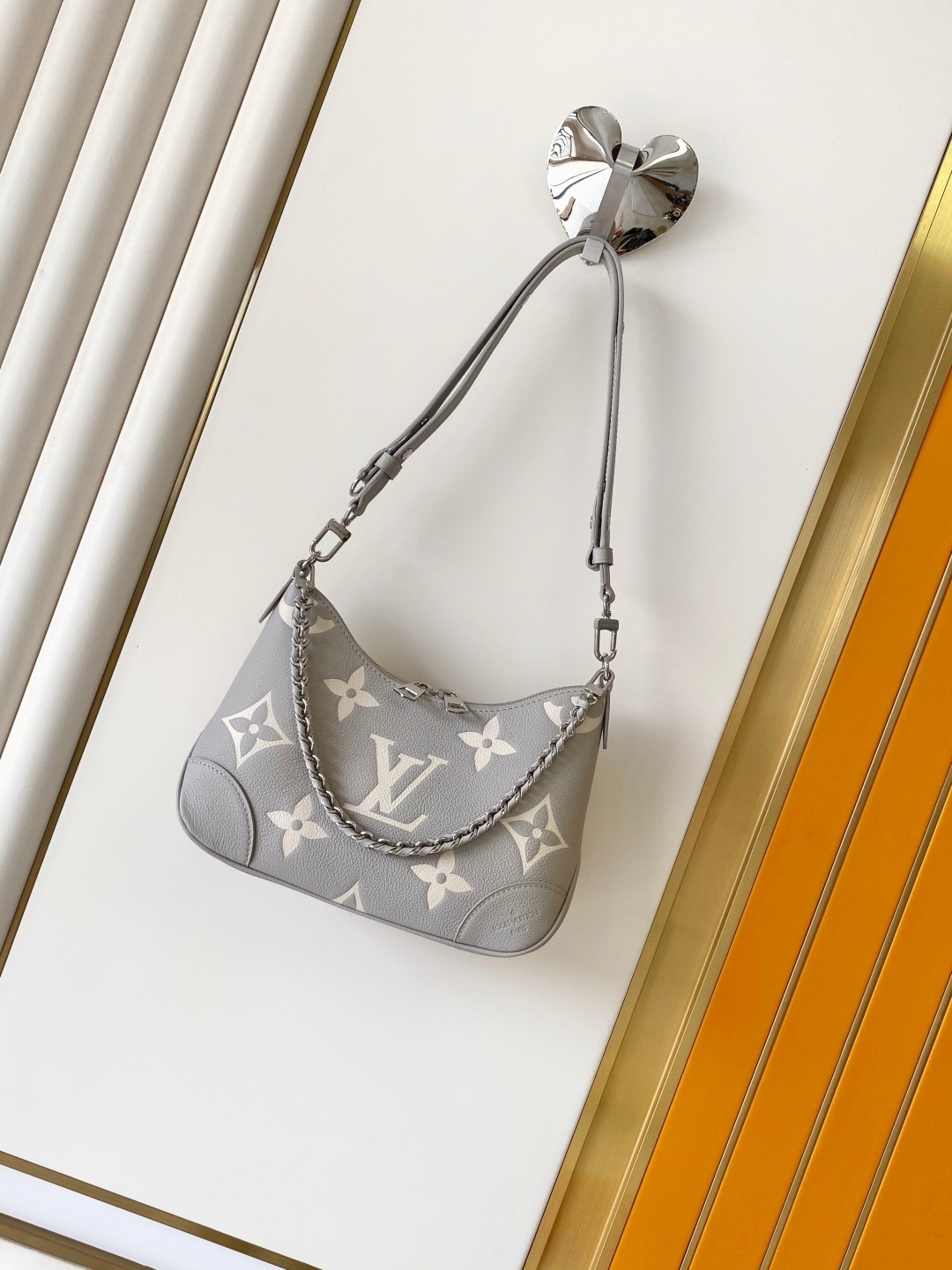 L\V womens new handbag 251103