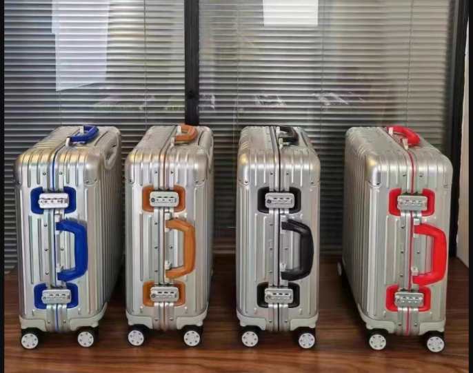 RIMOWA SUITCASE 251103