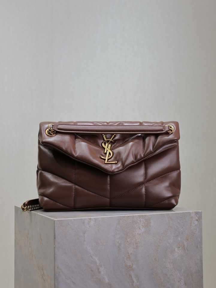 Loulou puffer  577476 29x17x11cm 803541：32?22?10cm  801437~：24?14?6cm 821749~ ：20?12?5cm 759337 ：23?15.5?8.5cm 577475-1  35x23x13.5cm