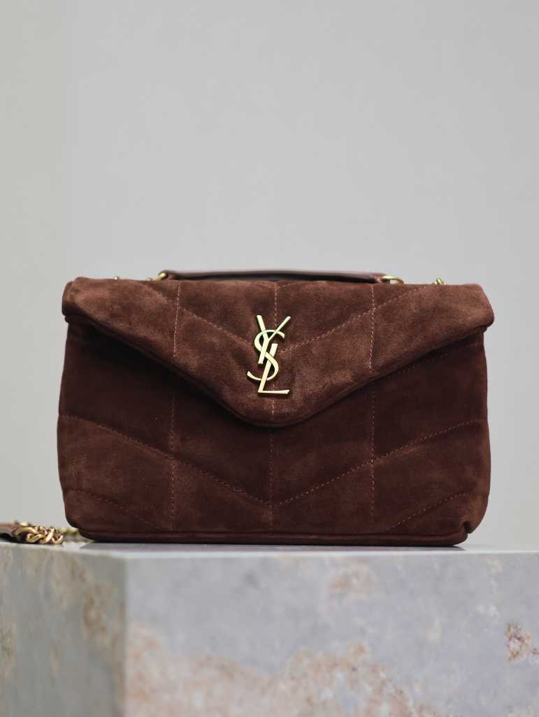 Loulou puffer  577476 29x17x11cm 803541：32?22?10cm  801437~：24?14?6cm 821749~ ：20?12?5cm 759337 ：23?15.5?8.5cm 577475-1  35x23x13.5cm