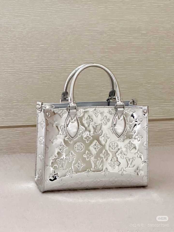 M26373 OnTheGo Monogram Miroir Ski Silver 19 x 11.5 x 25CM