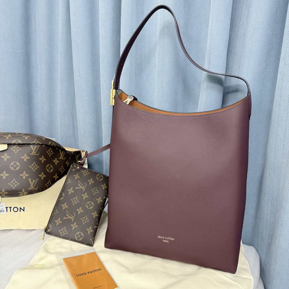 M24856 M15209 Low Key Hobo  M24988 M24974 M24856 M25022 M25352 M25353 M12982 M14265 M25354 M25516 M12982 M15209  M15205 M25469 M25468 31X35X18CM