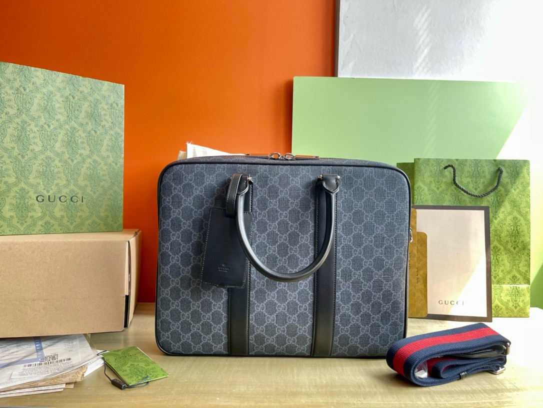 GUCCl mens briefcase 792077 336x28x7cm GG Supreme