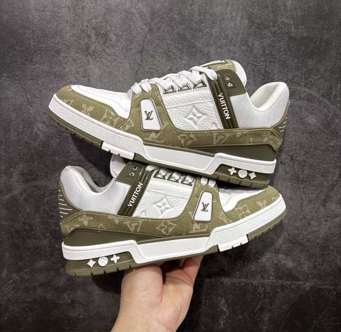 L\V NEW TRAINERS 260125