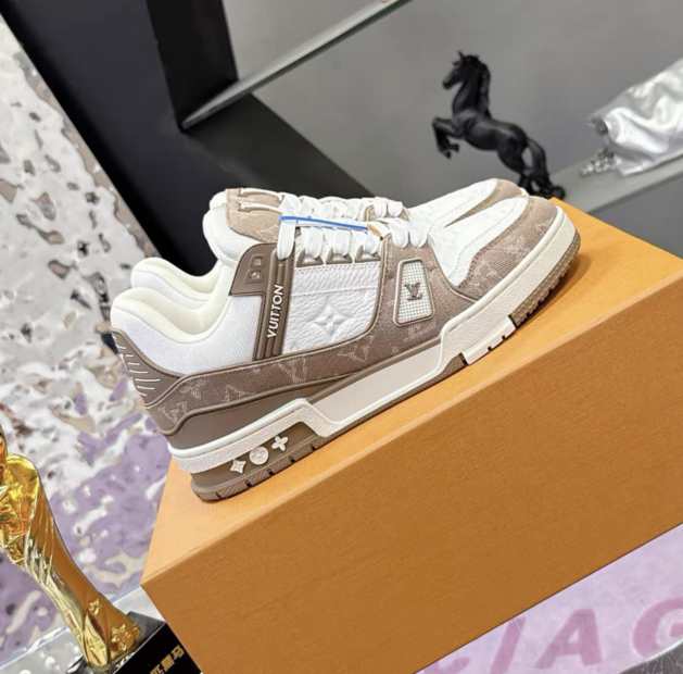 L\V NEW TRAINERS 260125