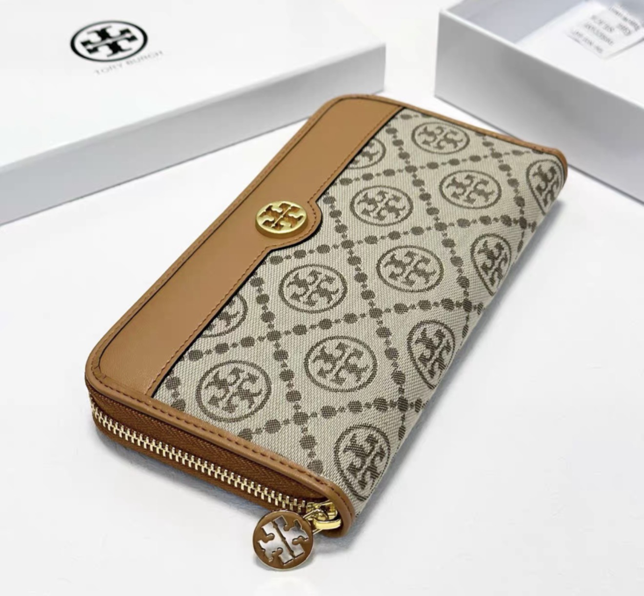 T0RY burch wallet 260126