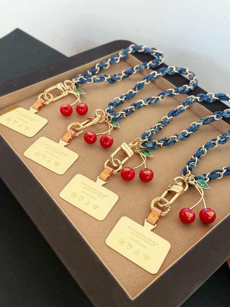 L\V Accessories 260202